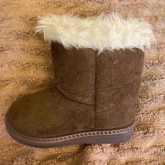 CHINA BUTTON CITY “uggish like” BOOTIES- SZ 23 - approx 6”. Fantastic condition - Picture 6 of 13